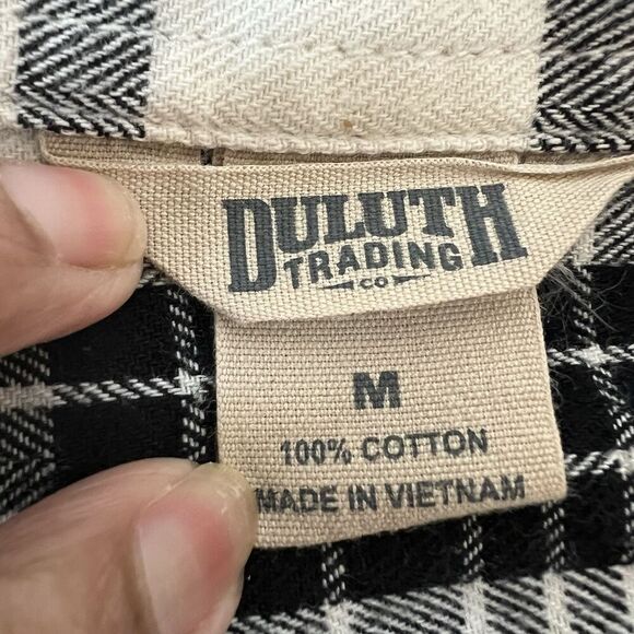 Duluth trading company black plaid flannel button down size Medium - Picture 4 of 9
